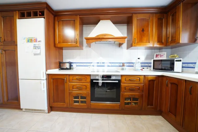 Chalet adosado con buhardilla en ciudad jardín de Alicante: garaje para 4 vehículos, terraza de 30m2 y piscina — 22