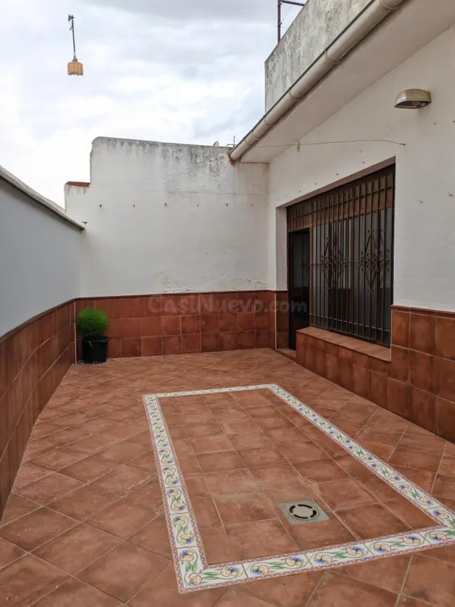 Casa unifamiliar en planta alta con terraza en Brenes - Sevi - foto 4