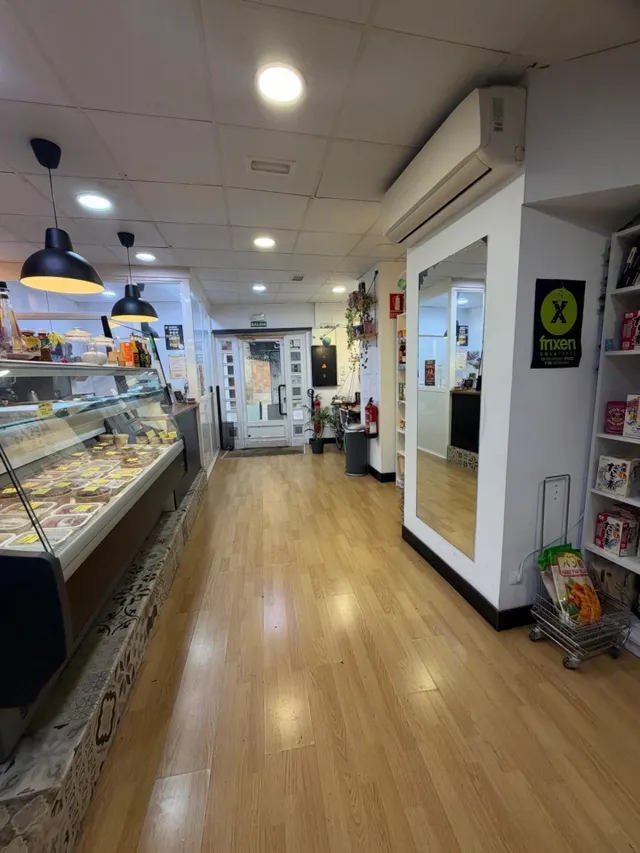 Local comercial 183m² en alquiler - Centro — 25