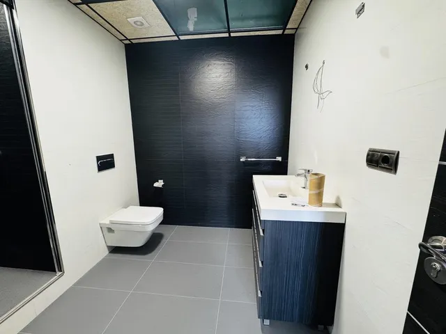 LOCAL COMERCIAL EN VENTA EN SERRALLO – BOLA DE ORO — 12