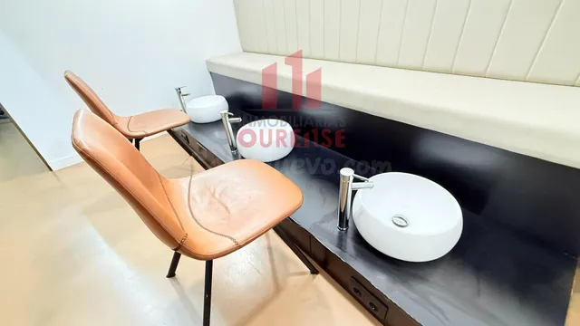 ALQUILER DE ESPACIO PARA MANICURISTAS EN RECONOCIDA PELUQUER - foto 3