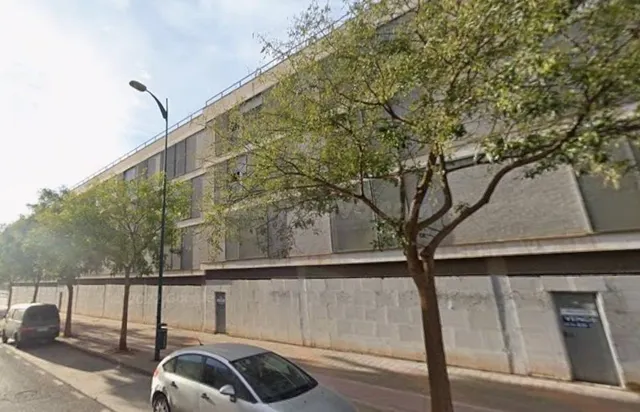 Tres locales comerciales en bruto en Soliva Este