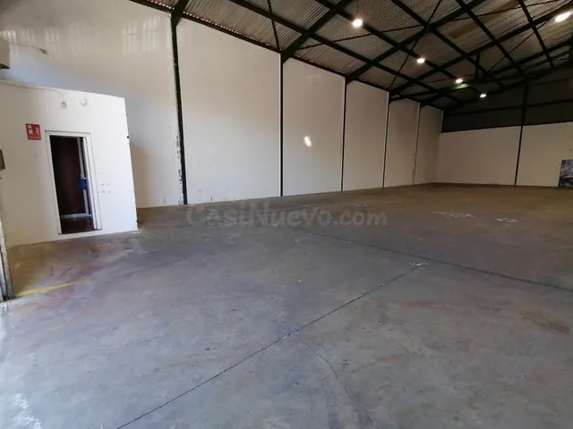 Nave 633 m2 mas 2 Patios en Polígono Las Capellanías, Cácere - foto 3