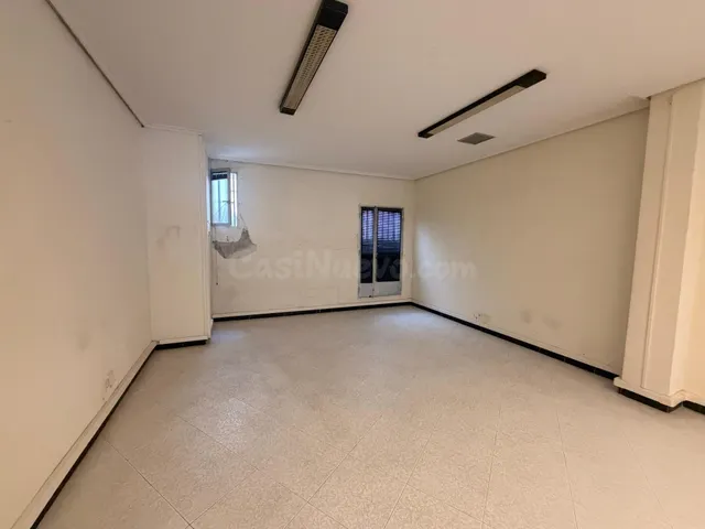 Local 100 metros Avenida Valdecilla, 19 - foto 4
