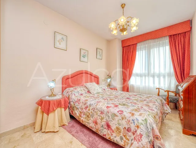 Piso en venta de 4 dormitorios y 2 baños completos con garaje Junto al Mercado Central de Alicante — 19