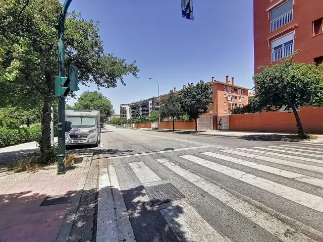 Piso con enorme terraza en Barrio de los Periodistas de Granada — 28