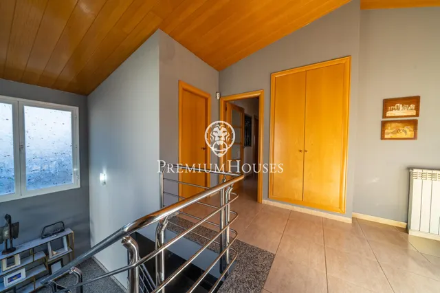 Chalet en venta con ascensor, piscina y grandes espacios en Canet de Mar — 48