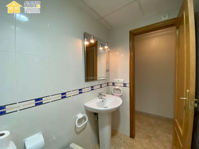 Vivienda de 3 dormitorios en alquiler de larga estancia en El Altet, Elche. — 22