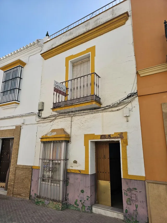 ¡Oportunidad Única en el Corazón de Marchena! ✨