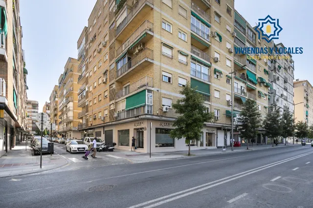 Piso en Calle Arabial con Vistas Despejadas al Parque García Lorca — 25