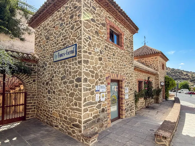 Casa independiente en la entrada de Pinos Genil. (A 10 minutos de Granada) — 45