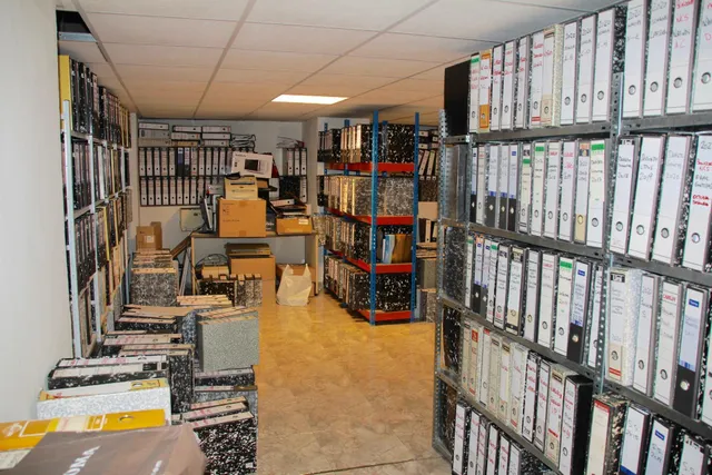 Dos locales comerciales en el centro de Benidorm — 37