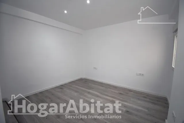 Reformado y muy bonito con balcón junto av. del maestro rodrigo — 25