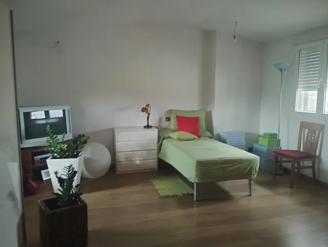 SE VENDE ADOSADO CON PISCINA EN LA GINETA. — 16