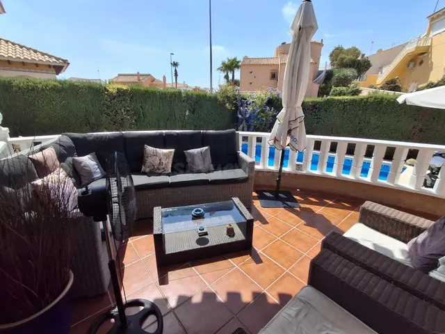 CHALET CON JARDÍN GRANDE, SÓTANO Y PISCINA PRIVADO! - foto 3