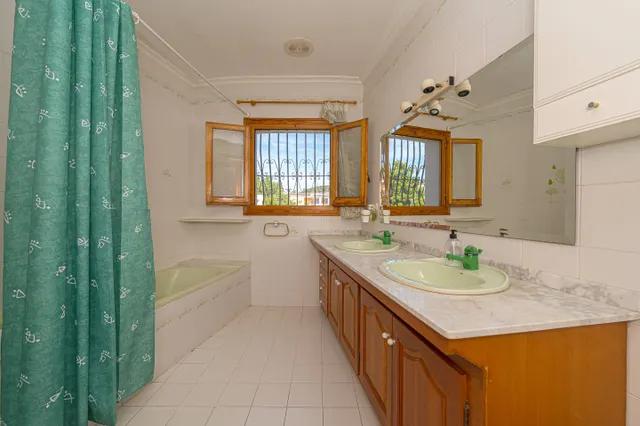 Villa mediterránea con vistas al valle a la venta en el centro de Alcalalí — 43