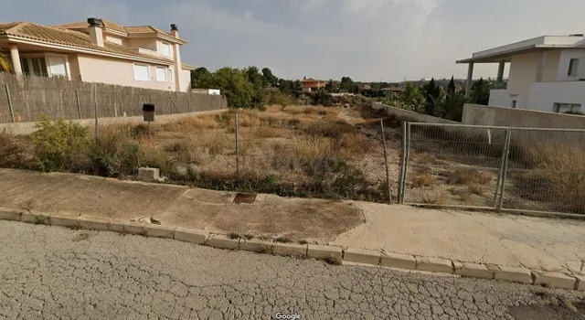 ¡MAGNÍFICA PARCELA URBANA EN EL CHORRICO! - foto 2