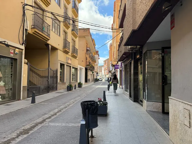 ¡SE ALQUILA LOCAL EN DURCAL CENTRO! — 18