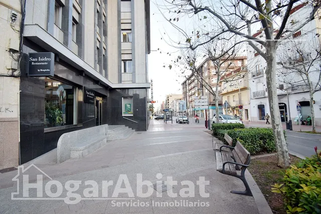 ¡HAZLO A TU GUSTO EN PLENO CENTRO CON ASCENSOR — 38