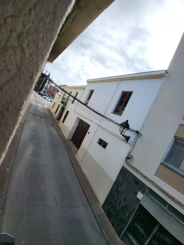 CASA DE PUEBLO CON GRAN POTENCIAL DE REFORMA Y DESARROLLO EN