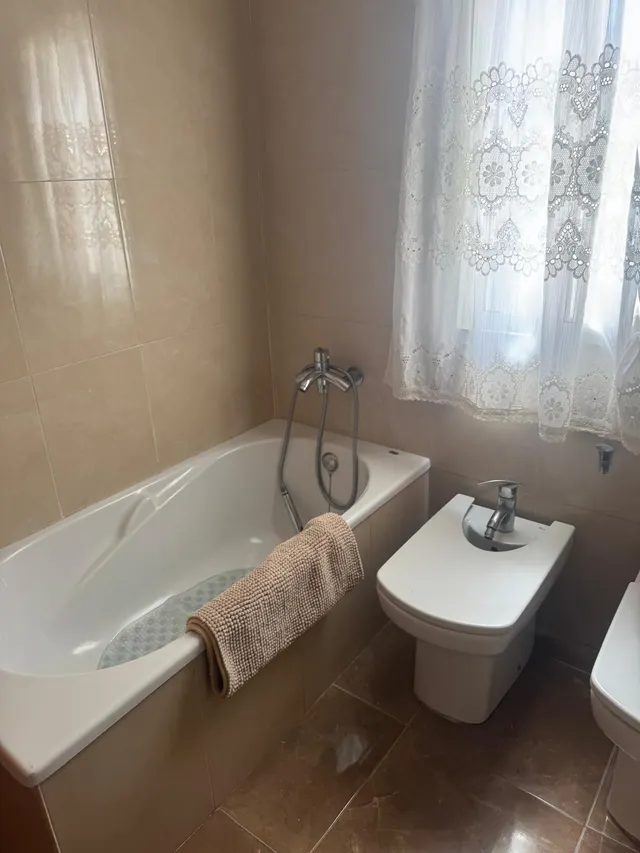 SE VENDE PISO REFORMADO EN LA AVENIDA PABLO IGLESIAS — 12