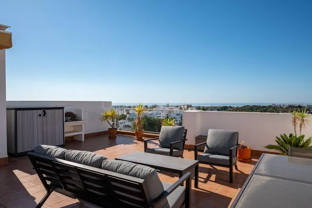 ÁTICO MODERNO DE 2 habitaciones CON VISTAS AL MAR Y SOLARIUM