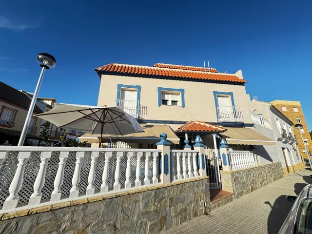 Espectacular Casa con Vistas a la Sierra y Amplios Espacios! - foto 3