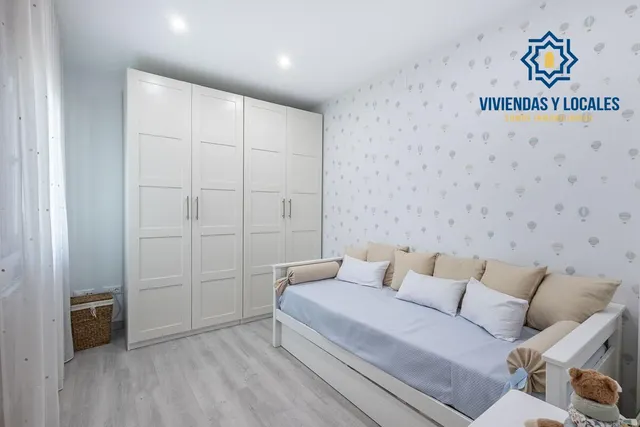 Amplia casa de 182 m2 con patio, gran sótano y a menos de 5 minutos del metro — 21