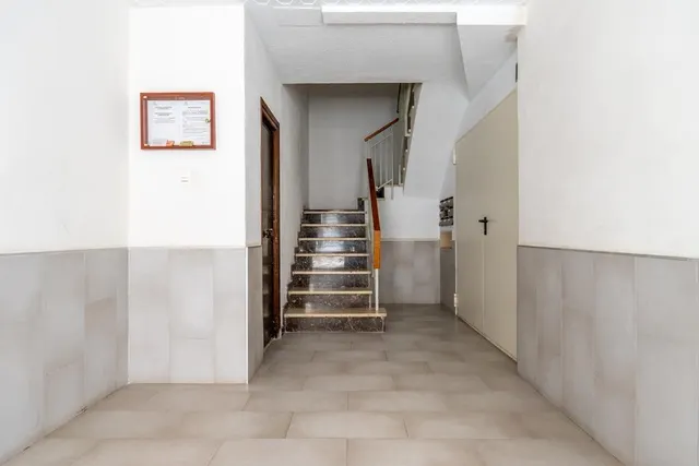 Piso en el centro de Granada, totalmente reformado con dos grandes dormitorios y un baño — 11