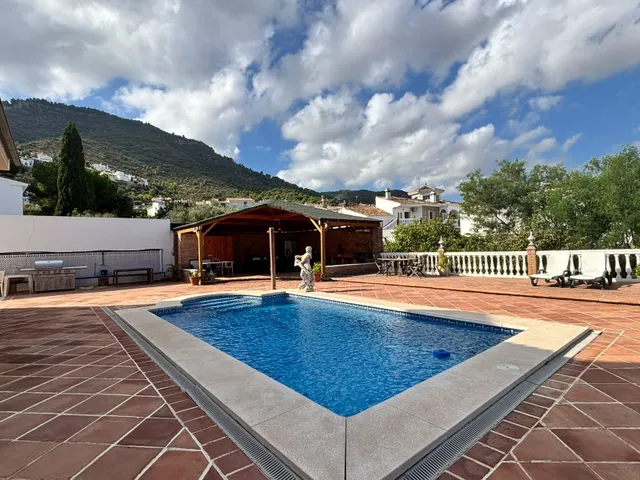 Chalet 7 habitaciones 522m² en venta - Manantiales - Lagar - Cortijo — 38
