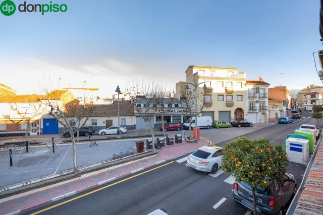 Casa con estupenda ubicación en Armilla. avenida de los ogíjares — 11
