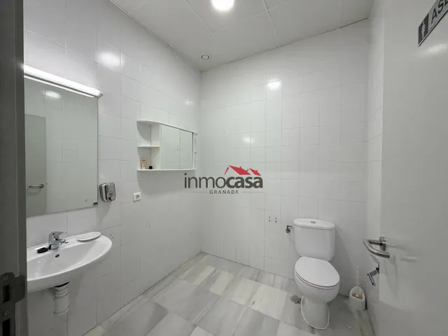 Local comercial 185m² en alquiler - San Miguel — 32
