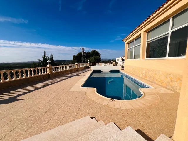 Chalet con piscina privada y vistas al mar en zona ermita – Vinaròs — 7