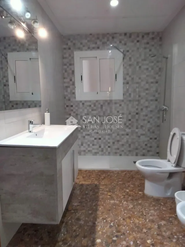 SE VENDE CHALET EN ELCHE — 44