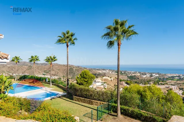 ESPECTACULAR TERRAZA EN ESQUINA Y VISTAS AL MAR EN LA ZENAIDA – RINCÓN DE LA VICTORIA — 2