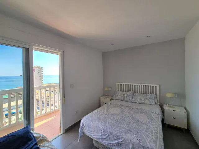 Apartamento situado en la urbanización Torre Luquillo, en el kilómetro 5,5 de La Manga del Mar Menor, que destaca por sus impresionantes vistas tanto al Mar Menor como al mar Mediterráneo. — 15