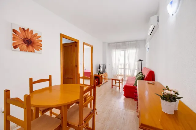 Apartamento de 2 dormitorios con piscina comunitaria en Torrevieja — 7
