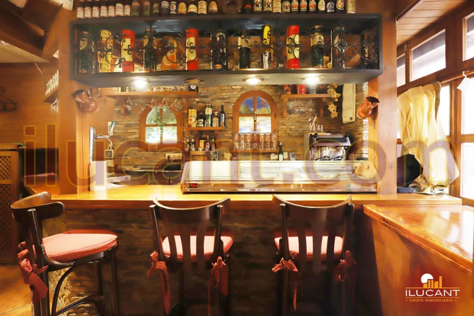 BAR-CAFETERIA en ALQUILER, LISTO PARA FUNCIONAR, TOTALMENTE EQUIPADO -- NO TIENE SALIDA DE HUMOS