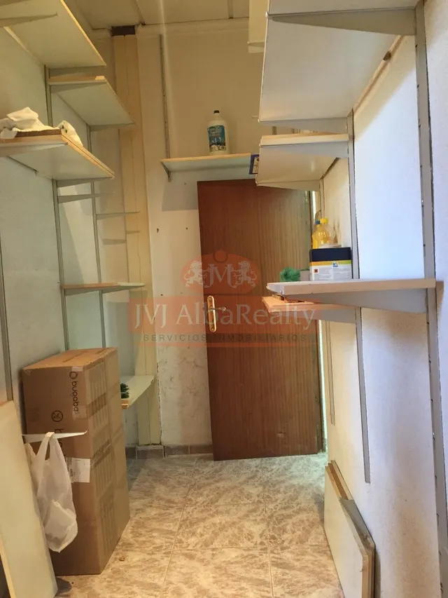 LOCAL EN VENTA O ALQUILER - ZONA HOSPITAL — 5