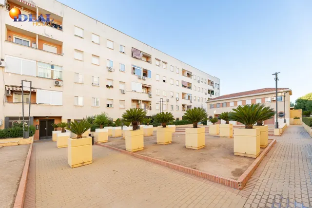 Piso de 3 dormitorios y 2 baños, con cochera. VIVIENDA DE VPO, junto al Parque de Bomberos. — 25