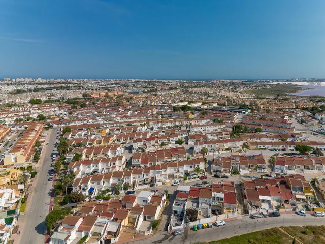 CASA EN VENTA EN TORREVIEJA CON JARDIN PRIVADO Y ORIENTACION SUR — 21