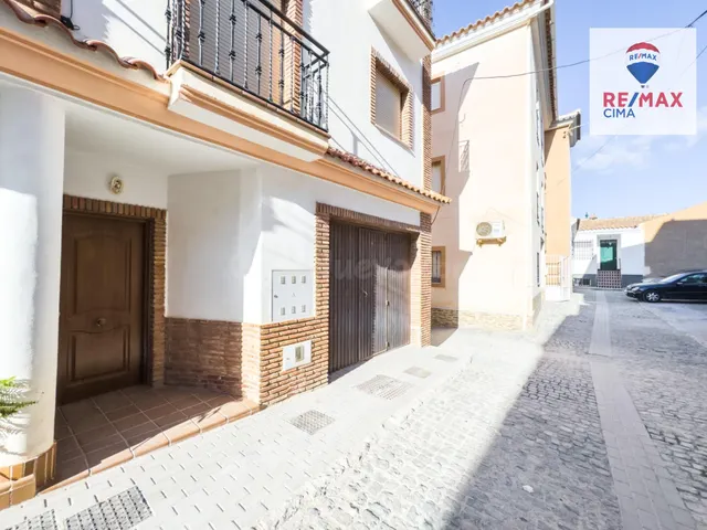 CASA FRENTE COLEGIO EN ZUJAR - foto 2