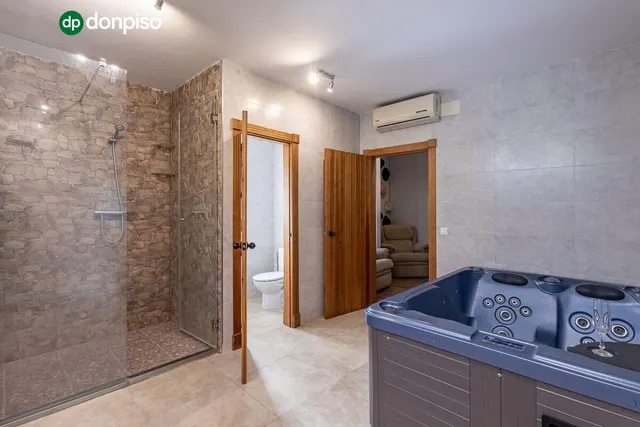 Chalet independiente con pozo propio y placas solares — 14