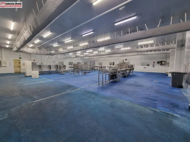Nave industrial con cámaras frigoríficas en venta/alquiler e - foto 2