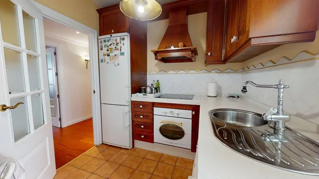 Magnifica vivienda de 4 dormitorios, convertida en 3 dormitorios, con dos baños, vestidor y terraza — 10
