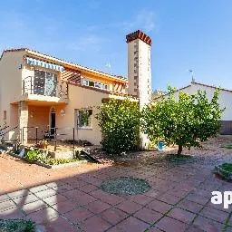CHALET EN EL CENTRO DE SALOU 5 habitaciones — 16