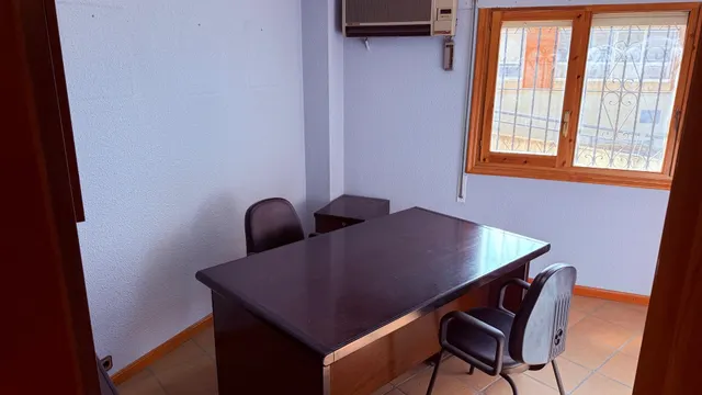 Local con oficinas en Tudela / Almacén para vehículos — 5