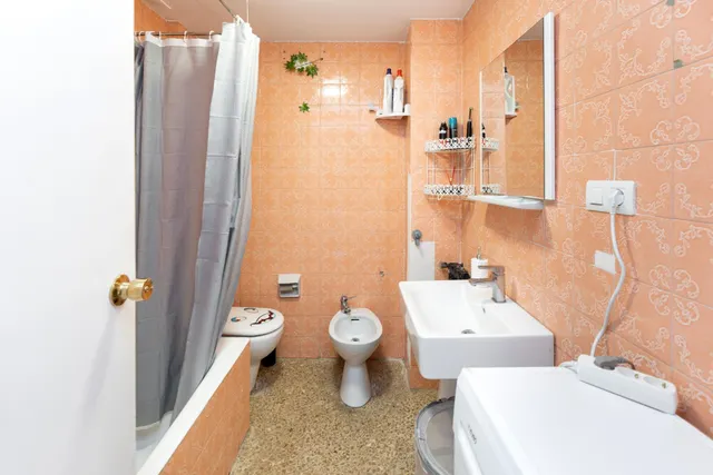 Venta de piso de 4 dormitorios y 2 baños en Granada (Zona Centro) — 16