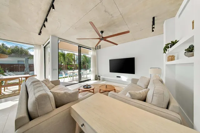 Exclusiva villa de diseño moderno con piscina privada, jardín, garaje y domótica avanzada — 18