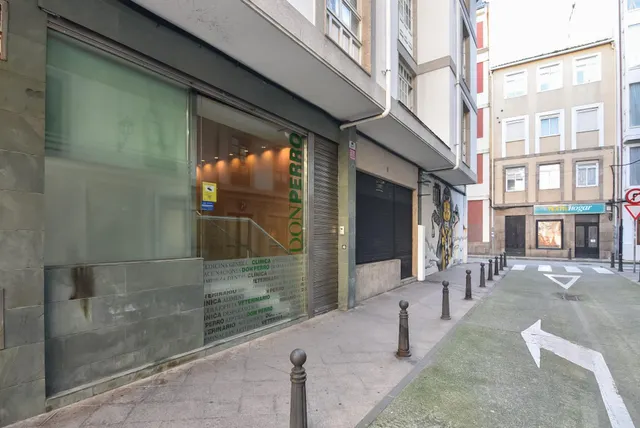 Local comercial en el centro. — 10